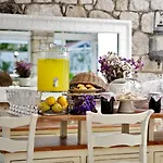 Hane Boutique 3*